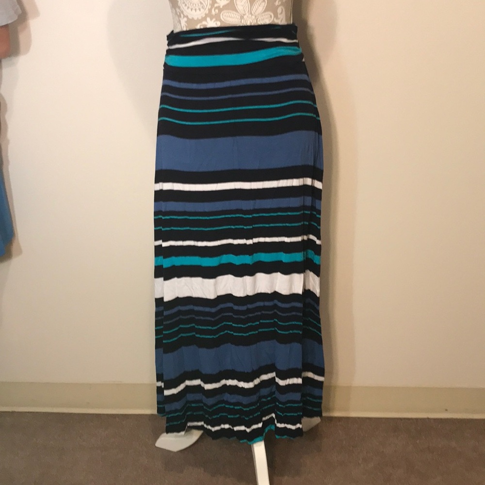 Maxi - Picture 2 of 3